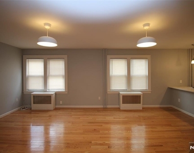 222 Irving - Photo Thumbnail 2