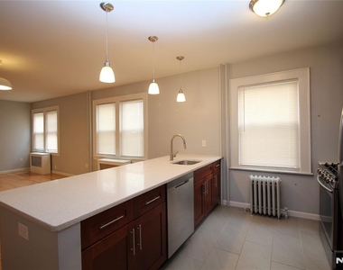 222 Irving - Photo Thumbnail 3
