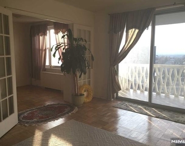 2000 Linwood - Photo Thumbnail 2