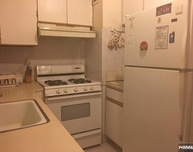 2000 Linwood - Photo Thumbnail 4