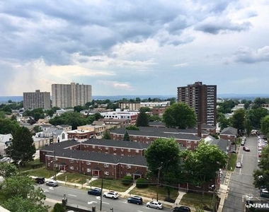 2000 Linwood - Photo Thumbnail 12