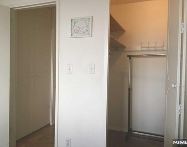 2000 Linwood - Photo Thumbnail 9