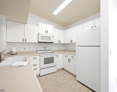 8271 Key Royal Circle - Photo Thumbnail 7