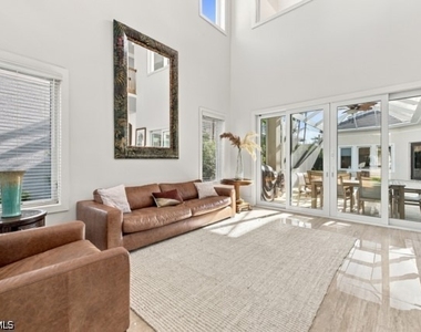 9222 Vanderbilt Drive - Photo Thumbnail 3