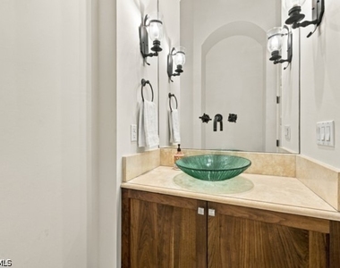 9222 Vanderbilt Drive - Photo Thumbnail 5