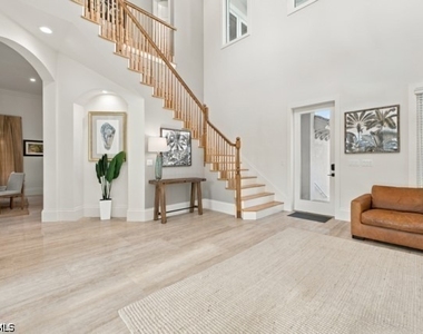 9222 Vanderbilt Drive - Photo Thumbnail 2