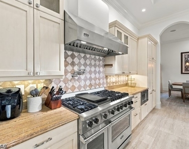 9222 Vanderbilt Drive - Photo Thumbnail 7
