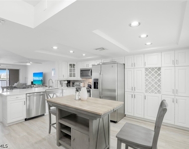 9101 Vanderbilt Drive - Photo Thumbnail 4