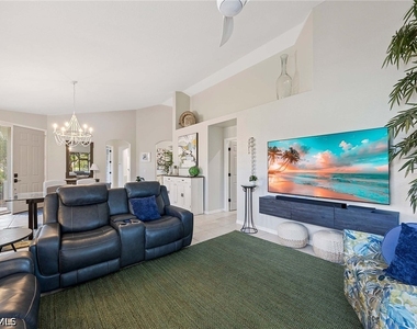 8482 Bent Creek Way - Photo Thumbnail 11