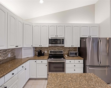 8482 Bent Creek Way - Photo Thumbnail 16