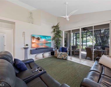 8482 Bent Creek Way - Photo Thumbnail 12