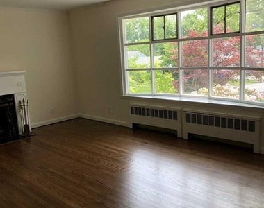 85 Phelps - Photo Thumbnail 3