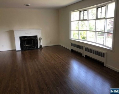 85 Phelps - Photo Thumbnail 2