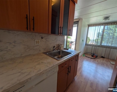 515 Anderson - Photo Thumbnail 2