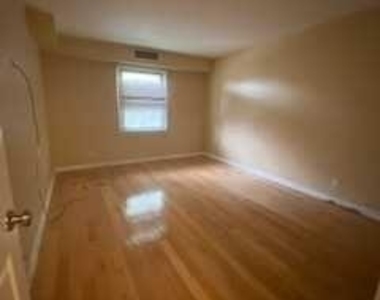 560 North - Photo Thumbnail 7