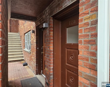 340 Undercliff - Photo Thumbnail 12