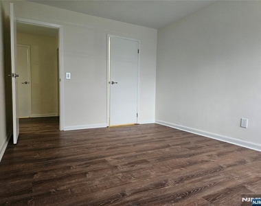 340 Undercliff - Photo Thumbnail 7