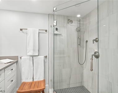 3400 Gulf Shore Boulevard N - Photo Thumbnail 18