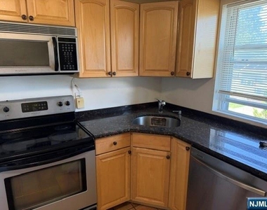 236 Franklin - Photo Thumbnail 2