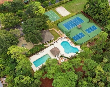 325 Dover Place - Photo Thumbnail 22