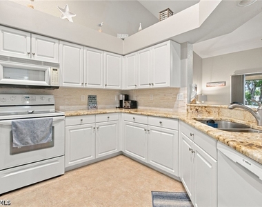 325 Dover Place - Photo Thumbnail 2