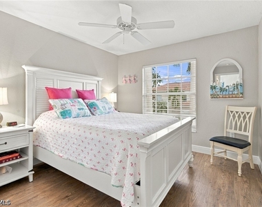 325 Dover Place - Photo Thumbnail 10