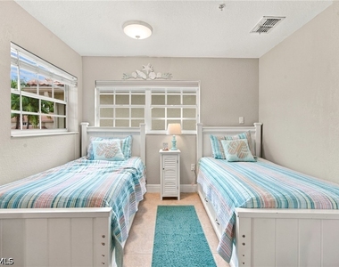 325 Dover Place - Photo Thumbnail 14