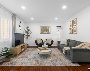 174 Clay - Photo Thumbnail 12