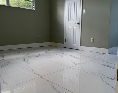 10282 Carolina Street - Photo Thumbnail 6