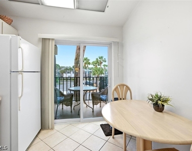 4070 Looking Glass Lane - Photo Thumbnail 12
