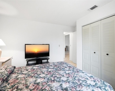 4070 Looking Glass Lane - Photo Thumbnail 19