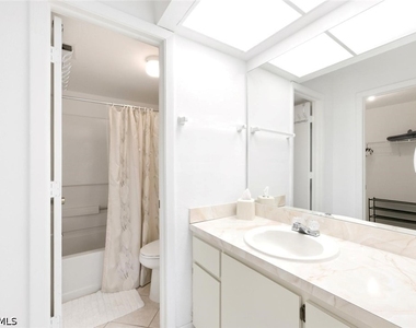 4070 Looking Glass Lane - Photo Thumbnail 15