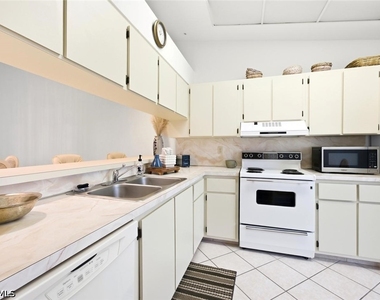 4070 Looking Glass Lane - Photo Thumbnail 9
