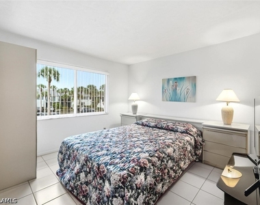 4070 Looking Glass Lane - Photo Thumbnail 18