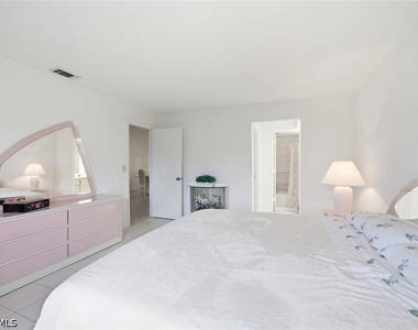 4070 Looking Glass Lane - Photo Thumbnail 14