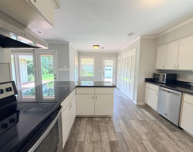 5019 Yarwell Drive - Photo Thumbnail 13