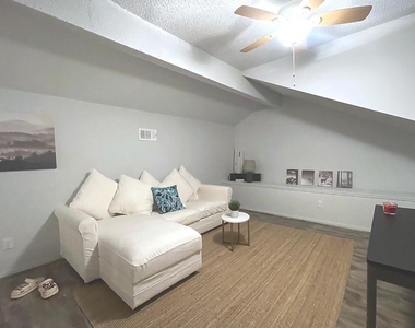 12035 Green Glade Drive - Photo Thumbnail 6