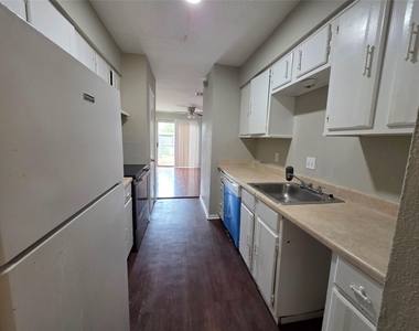 12722 Shannon Hills Drive - Photo Thumbnail 5