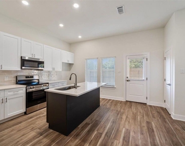 410 W Marlin Street - Photo Thumbnail 6