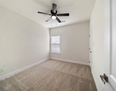 410 W Marlin Street - Photo Thumbnail 23