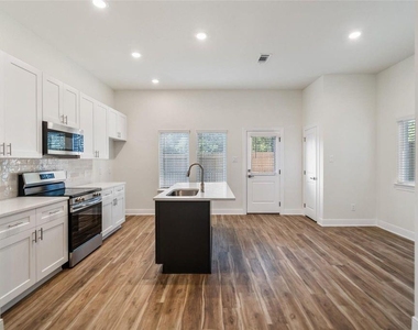 410 W Marlin Street - Photo Thumbnail 5