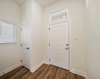 410 W Marlin Street - Photo Thumbnail 2