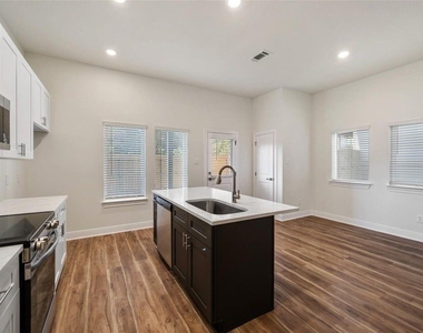 410 W Marlin Street - Photo Thumbnail 7
