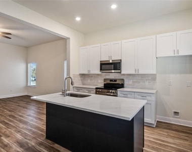 410 W Marlin Street - Photo Thumbnail 10