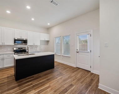 410 W Marlin Street - Photo Thumbnail 8