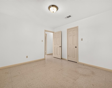 9231 Kostelnik Street - Photo Thumbnail 31