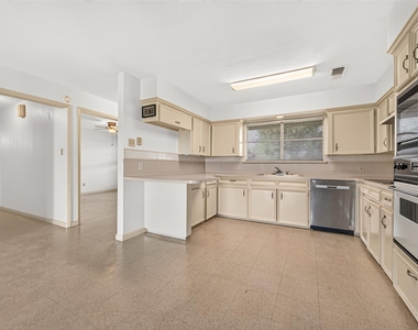 9231 Kostelnik Street - Photo Thumbnail 17