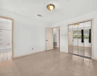 9231 Kostelnik Street - Photo Thumbnail 32