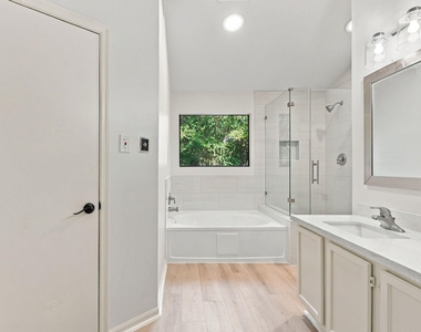 19 Village Knoll Place Place - Photo Thumbnail 24