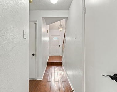 19 Village Knoll Place Place - Photo Thumbnail 18